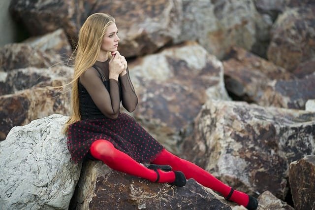 Woman Sitting on Rock -2318996_640 Woman Sitting on Rock